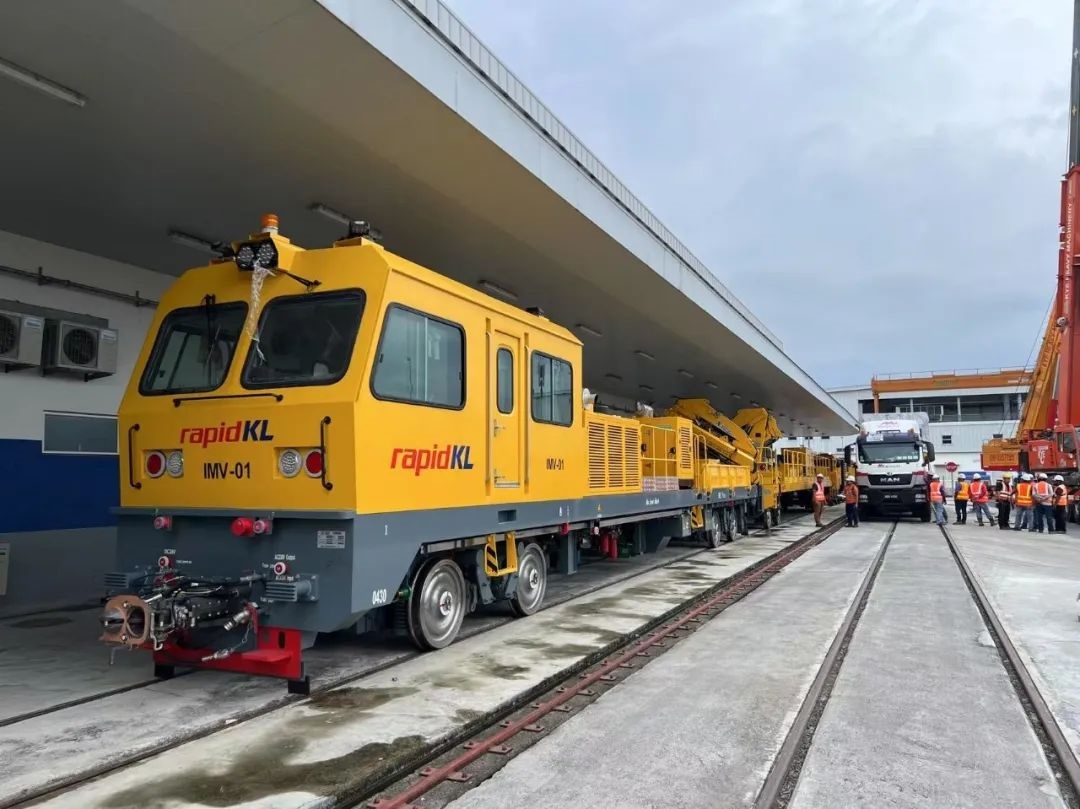 爱体育在线注册（中国）官方网站重工马来西亚地铁3号线（LRT-3）项目车辆顺利送抵现场